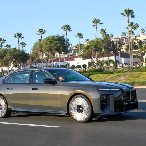 2027 BMW i7 50 xDrive M Sport Package Pro G70 Side View