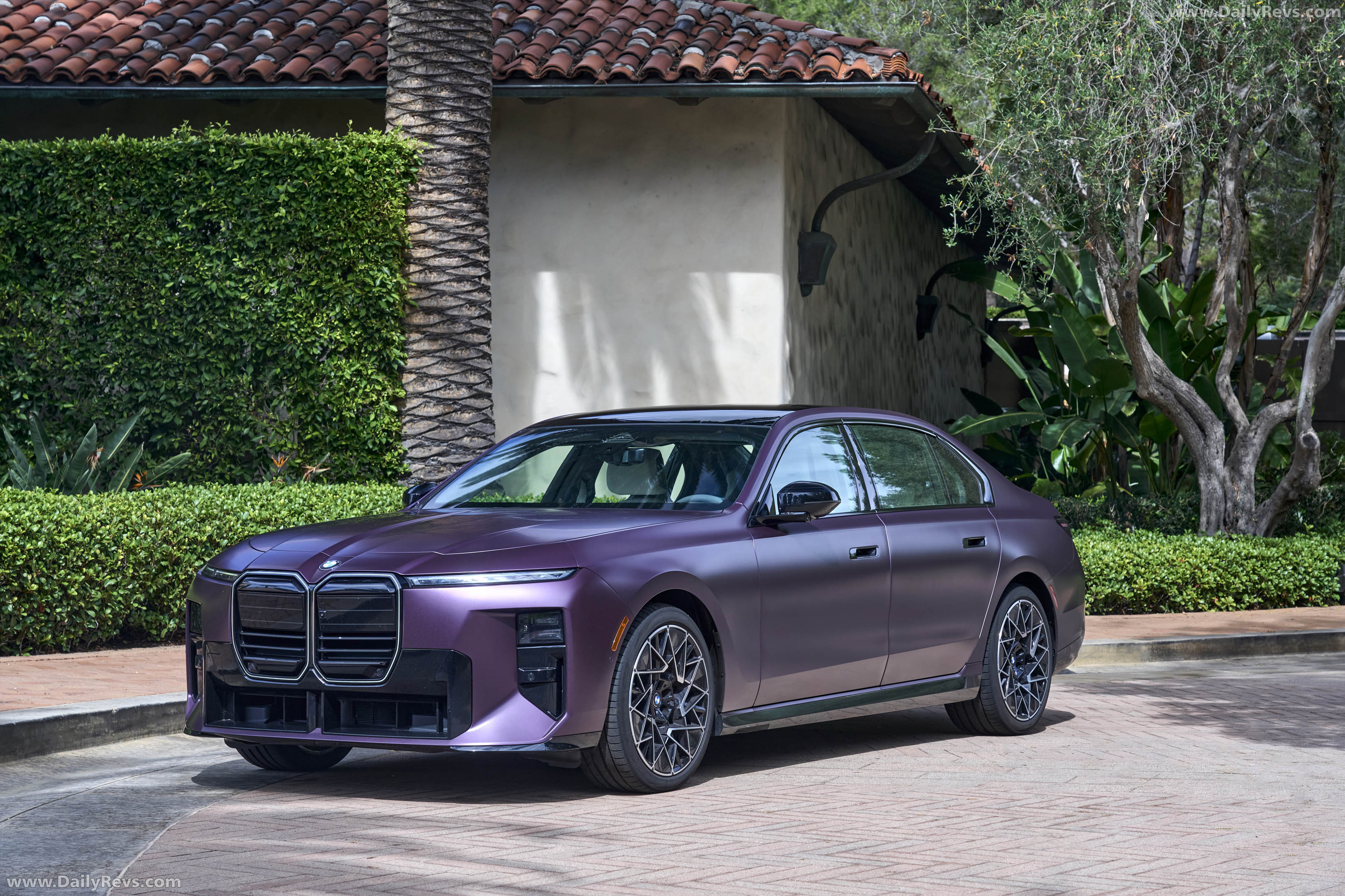 2027 BMW 740 xDrive M Sport Package Pro G70 Front View