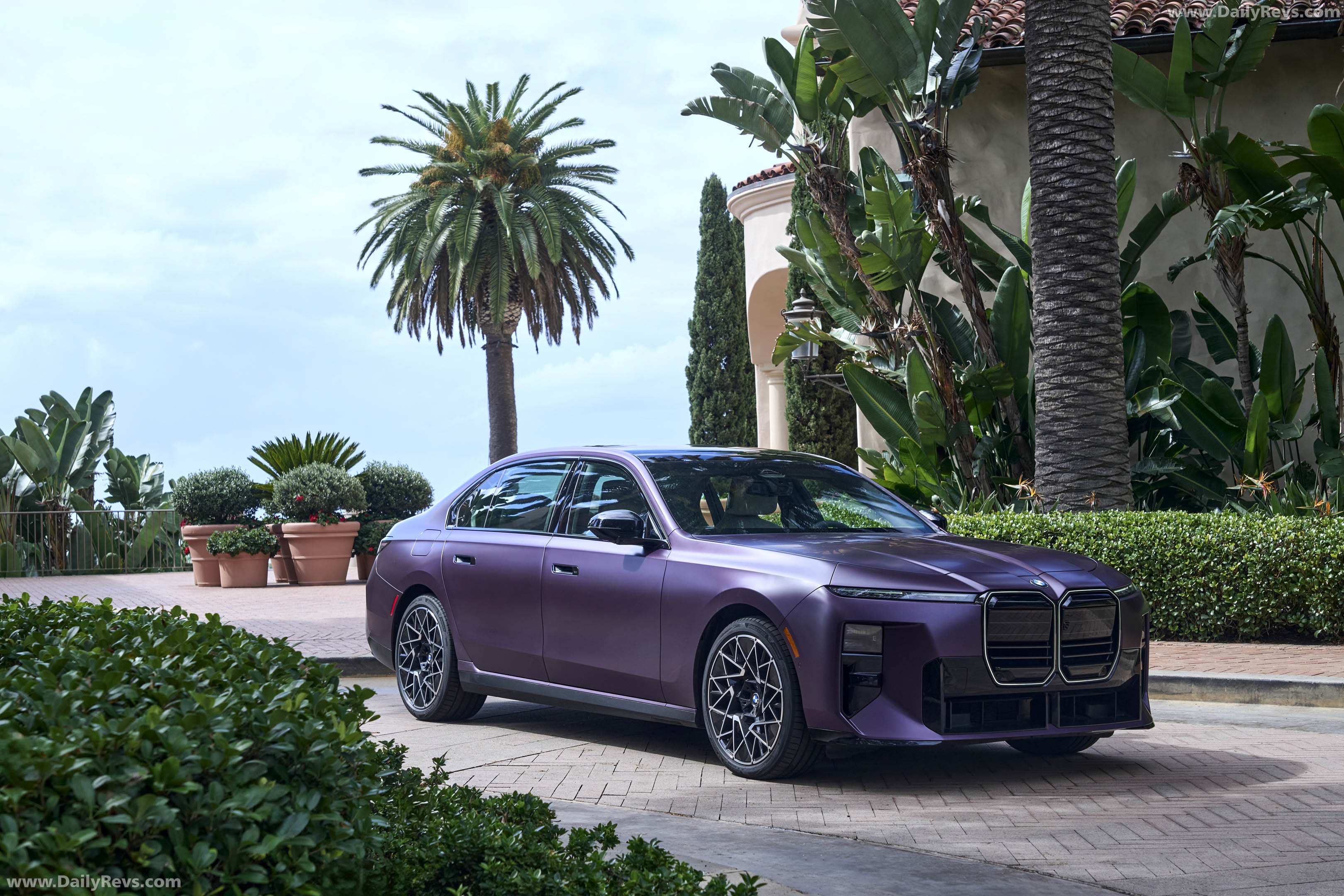 2027 BMW 740 xDrive M Sport Package Pro G70 Front View