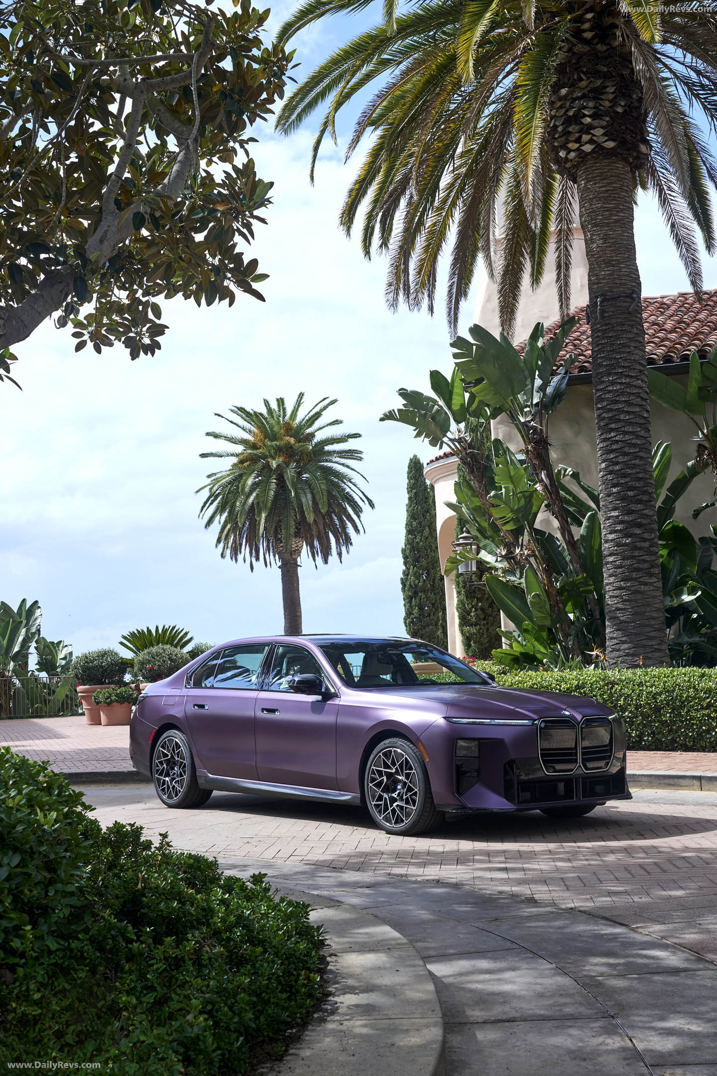 2027 BMW 740 xDrive M Sport Package Pro G70 Front View