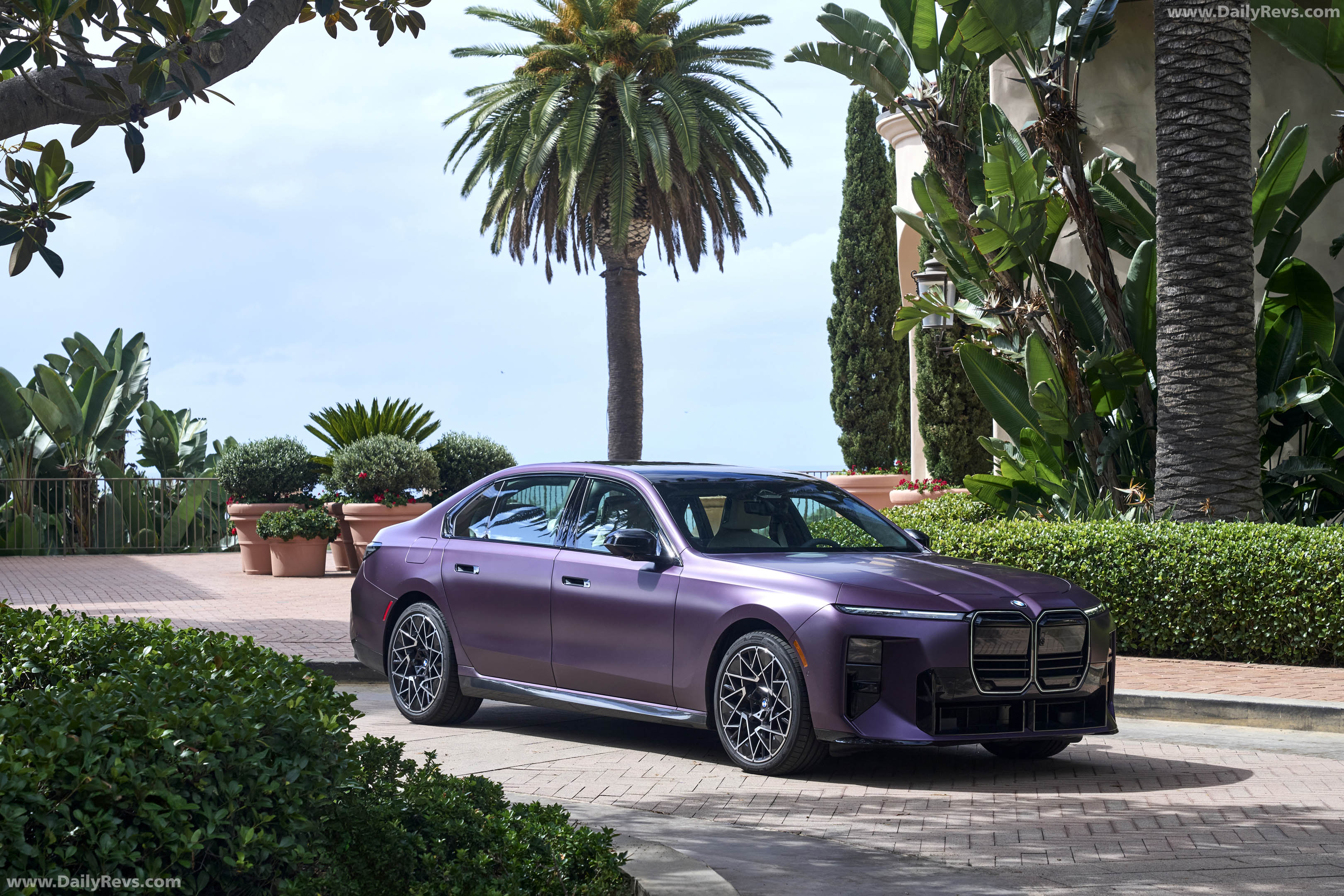 2027 BMW 740 xDrive M Sport Package Pro G70 Front View
