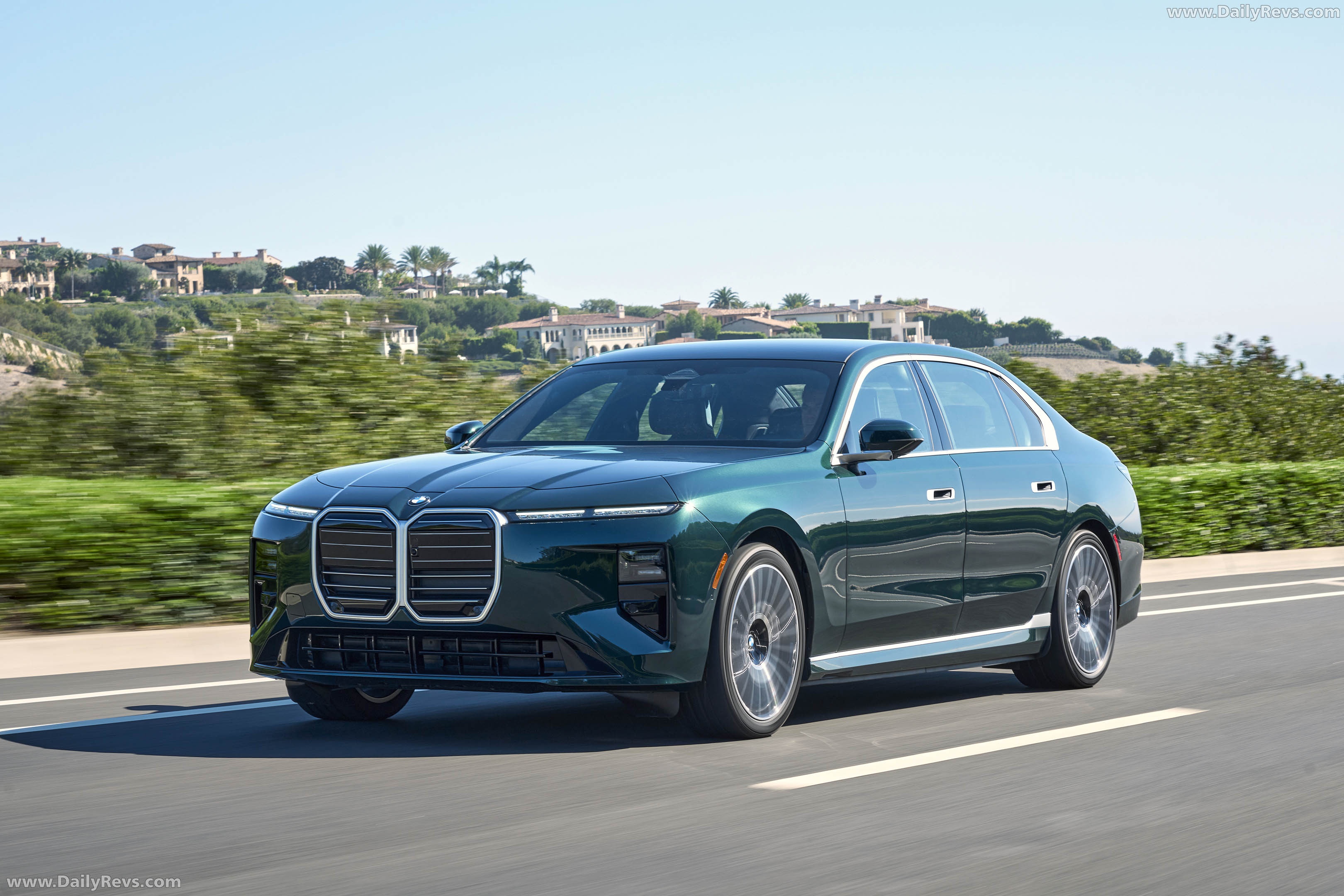 2027 BMW i7 60 xDrive G70 Vancouver Green Front View