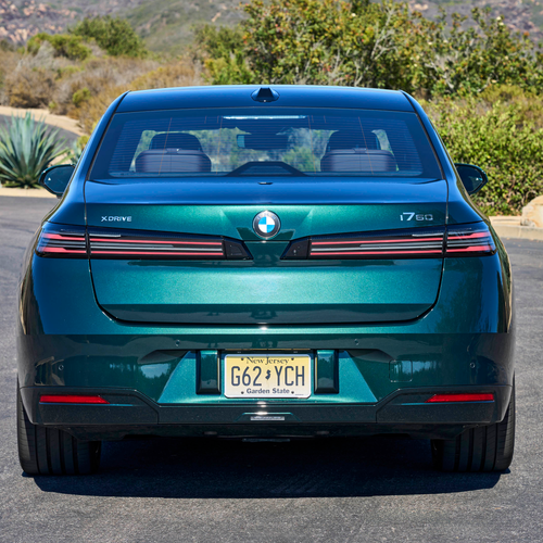 2027 BMW i7 60 xDrive G70 Vancouver Green Rear View