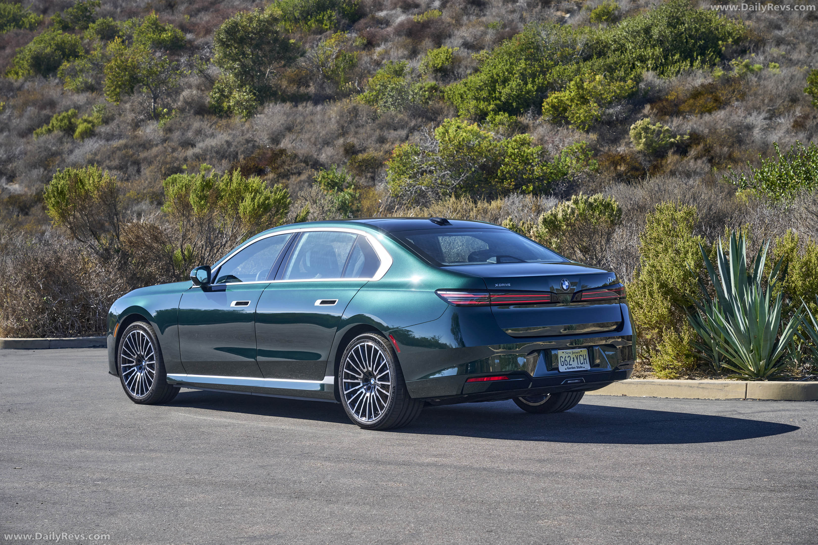 2027 BMW i7 60 xDrive G70 Vancouver Green Rear View