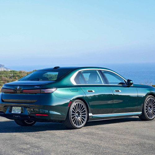2027 BMW i7 60 xDrive G70 Vancouver Green Rear View