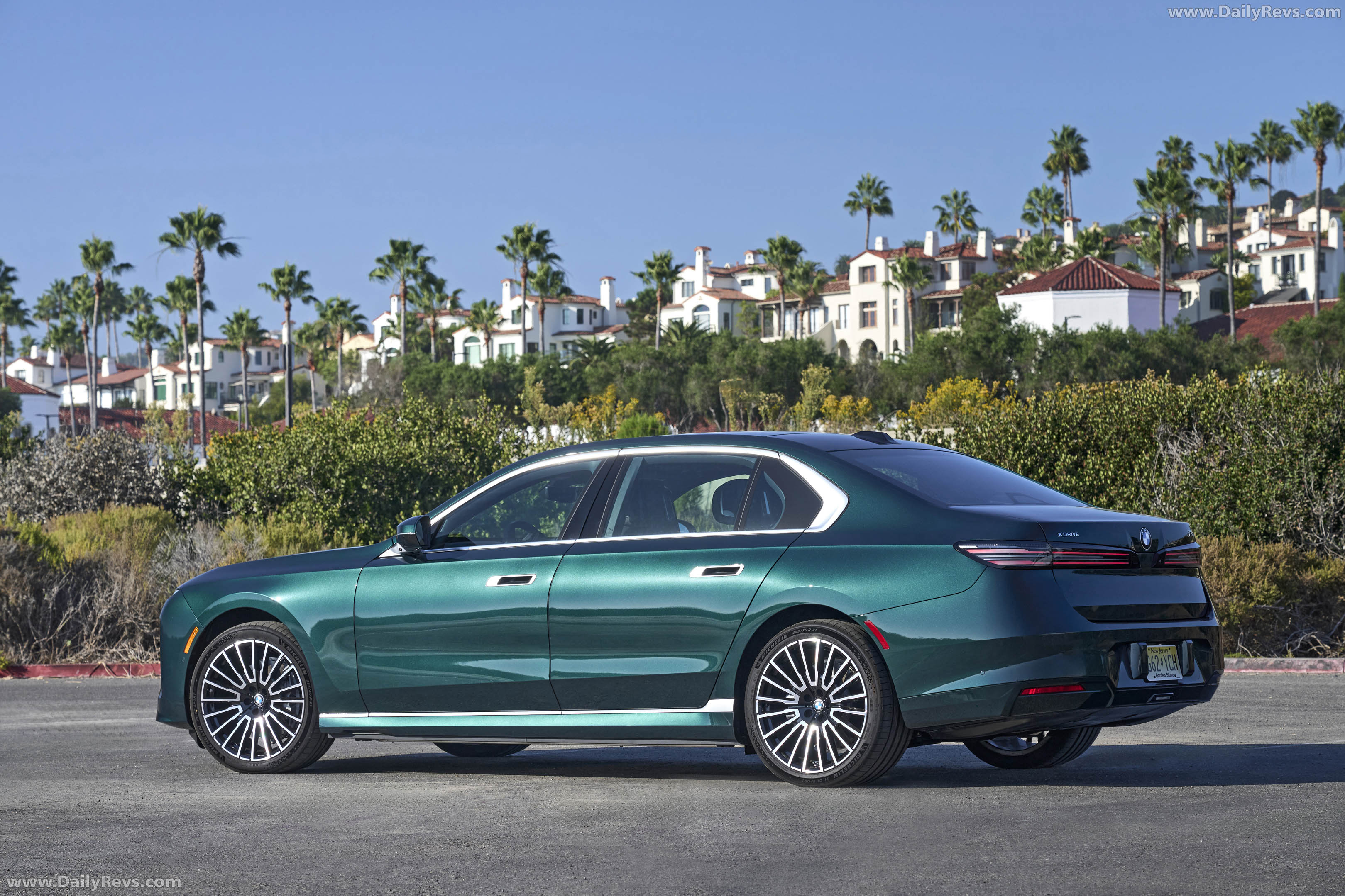 2027 BMW i7 60 xDrive G70 Vancouver Green Rear View