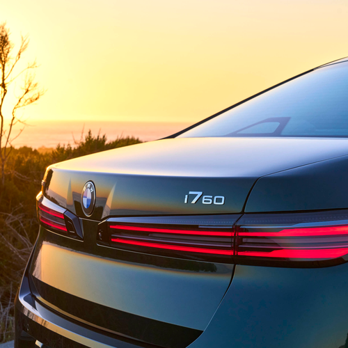 2027 BMW i7 60 xDrive G70 Vancouver Green Exterior