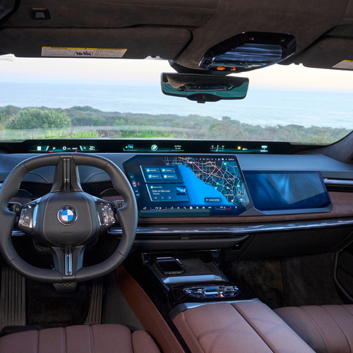 2027 BMW i7 60 xDrive G70 Vancouver Green Sketches