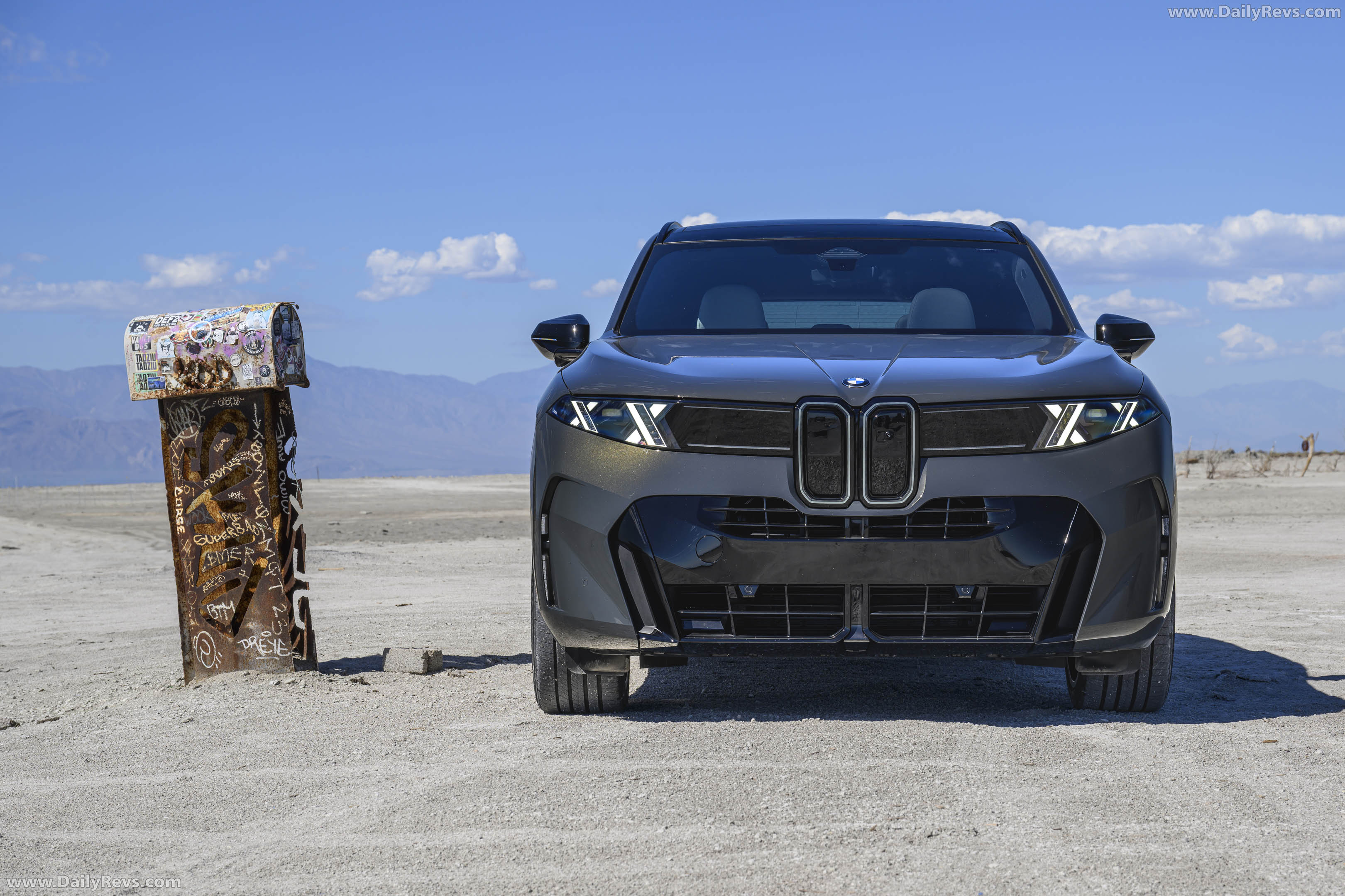 2027 BMW X5 40 xDrive G65 Dravit Grey Front View