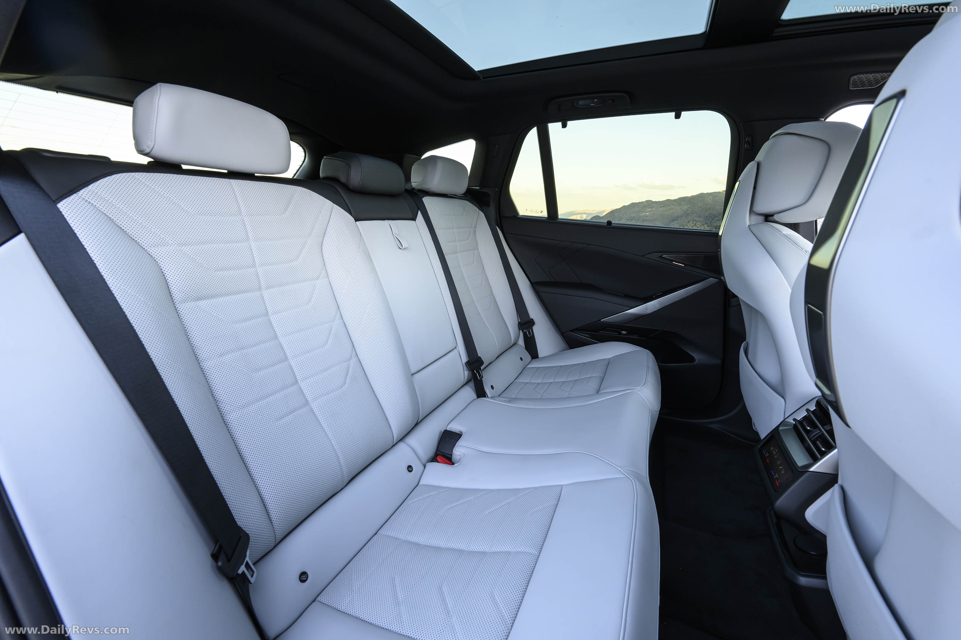 2027 BMW X5 40 xDrive G65 Dravit Grey Interior