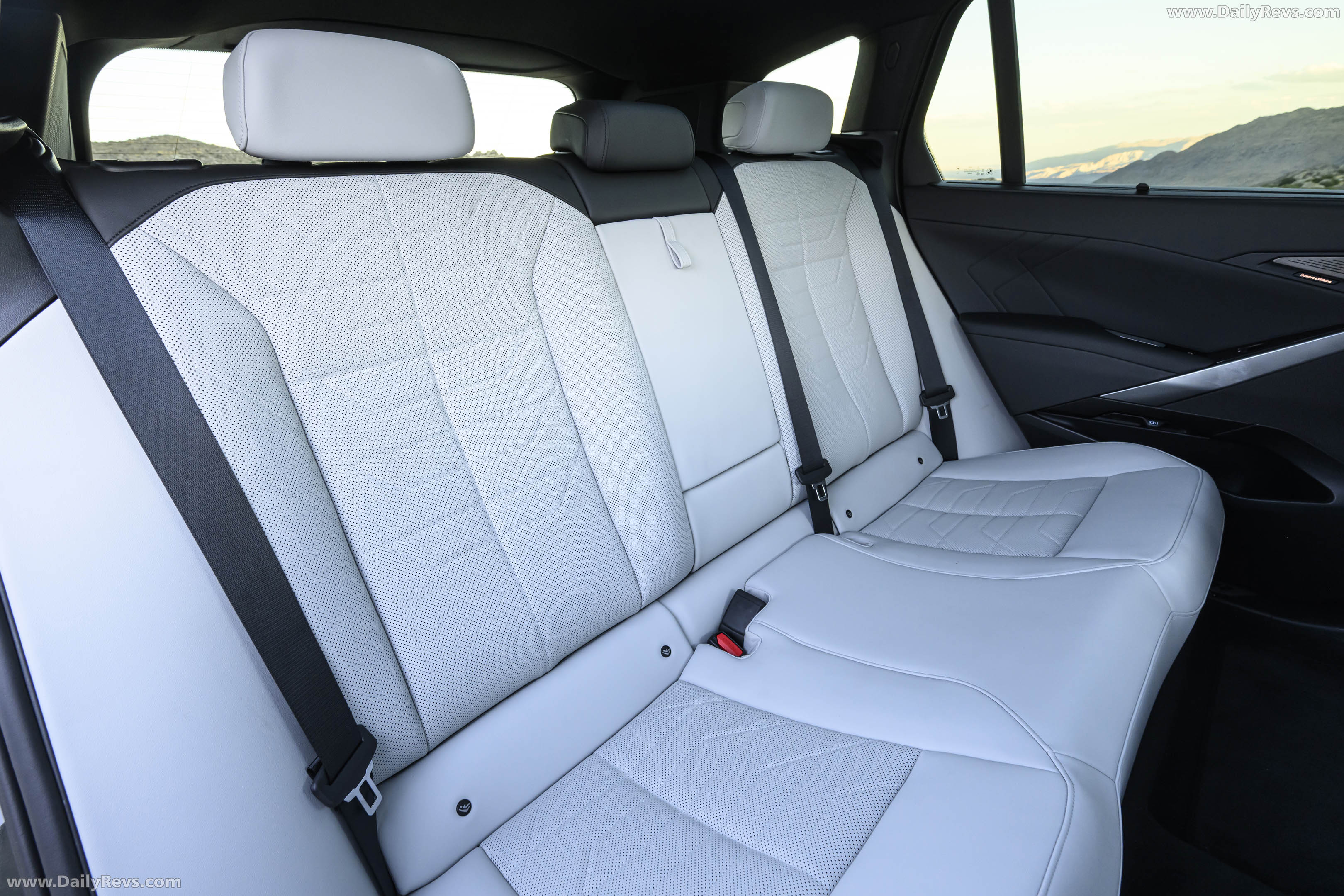 2027 BMW X5 40 xDrive G65 Dravit Grey Interior