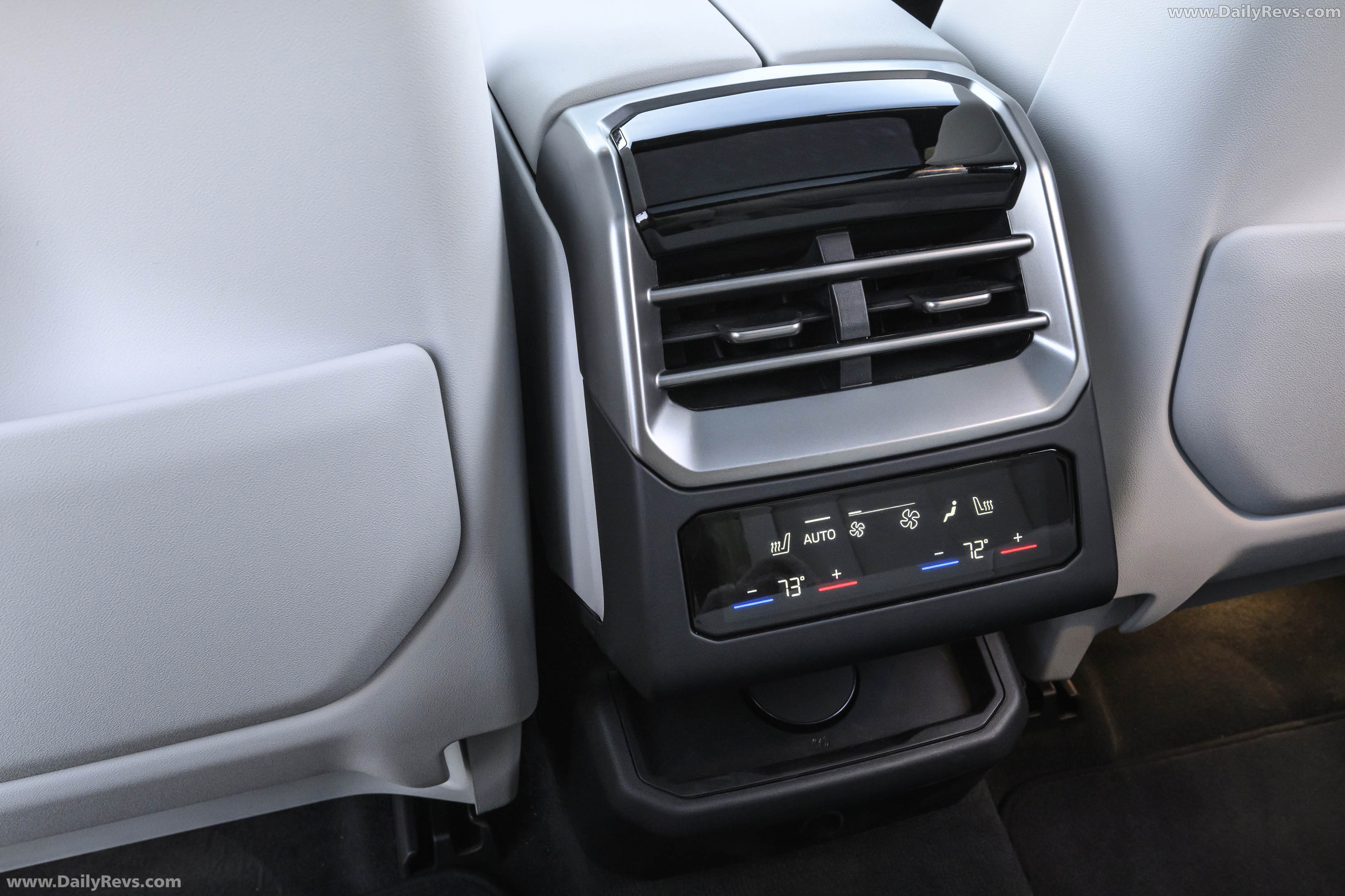 2027 BMW X5 40 xDrive G65 Dravit Grey Interior