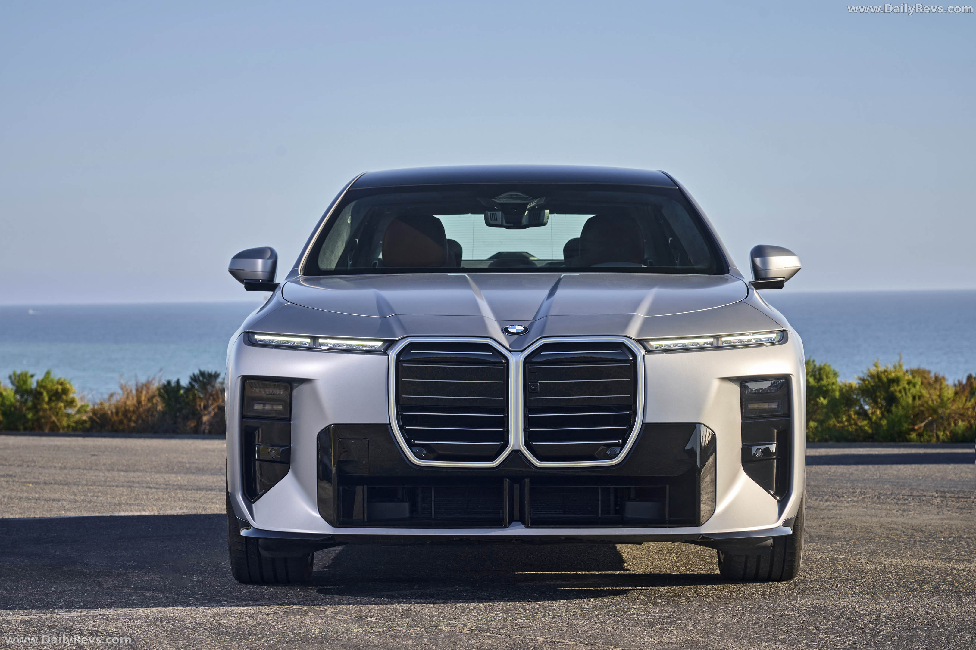 2027 BMW 740 xDrive M Sport Package G70 Front View