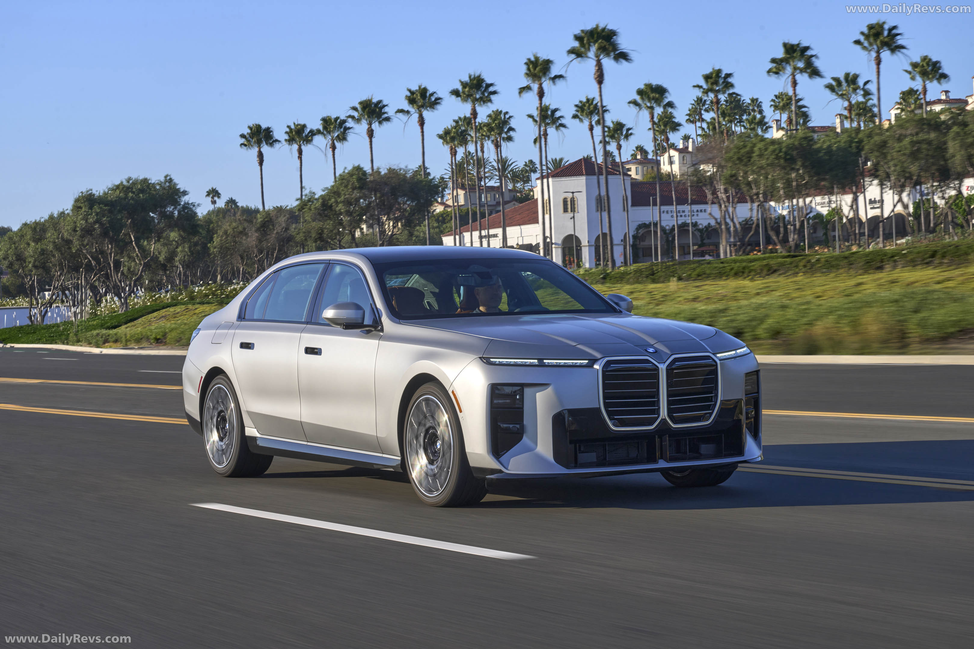 2027 BMW 740 xDrive M Sport Package G70 Front View
