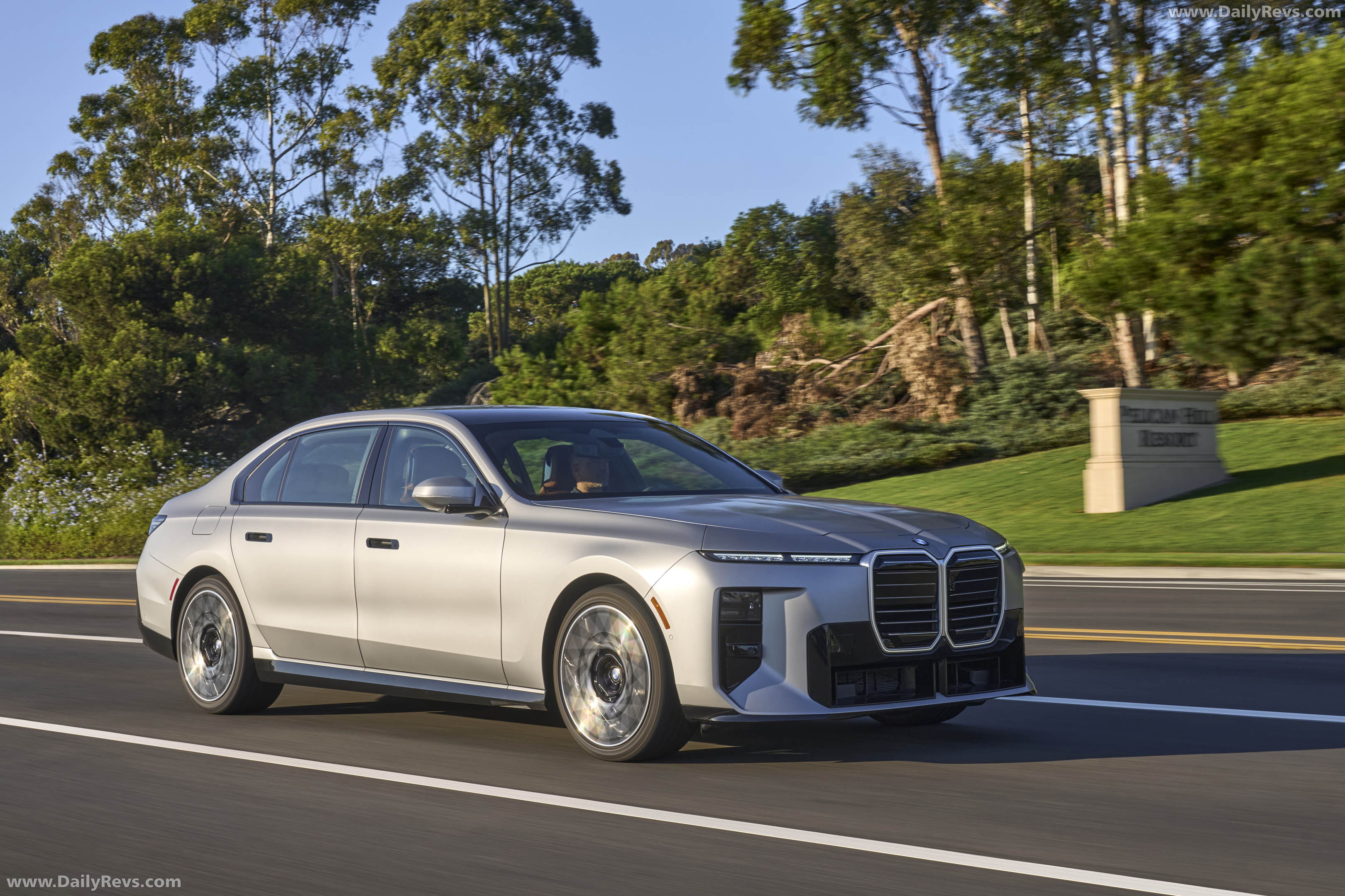 2027 BMW 740 xDrive M Sport Package G70 Front View