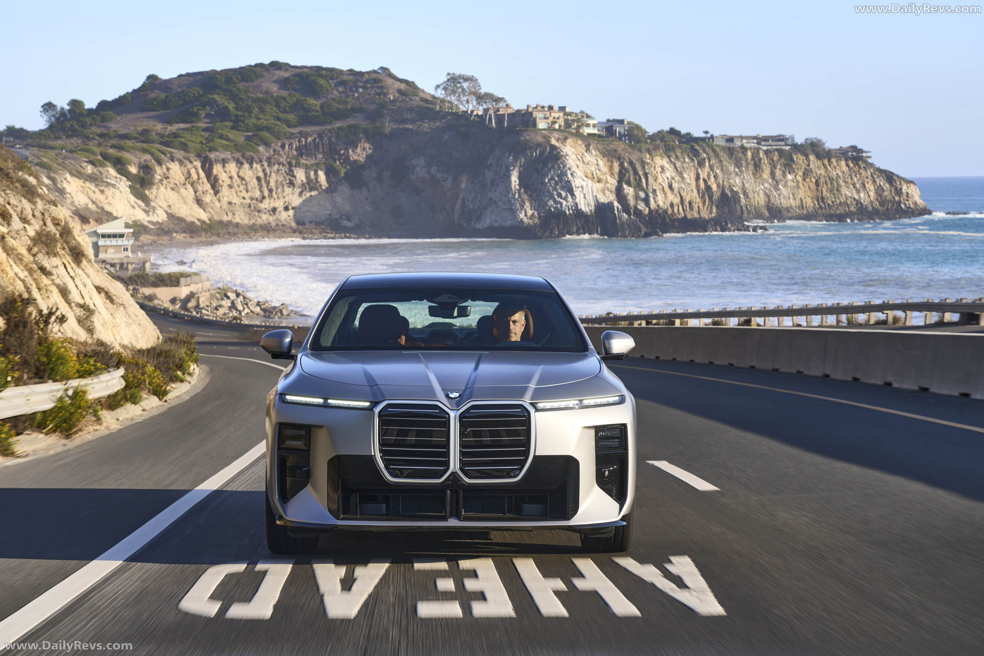 2027 BMW 740 xDrive M Sport Package G70 Front View