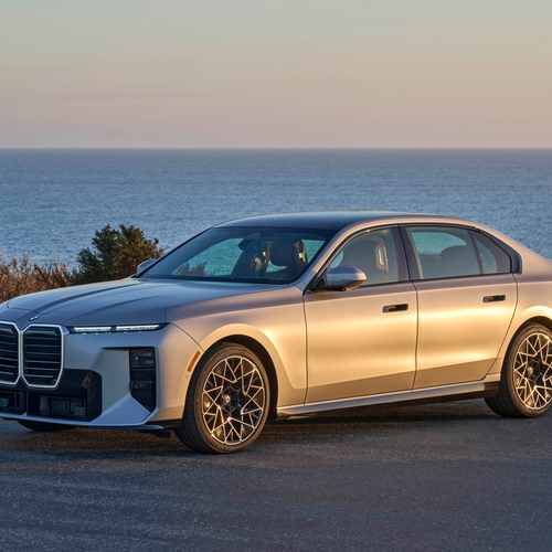 2027 BMW 740 xDrive M Sport Package G70 Front View