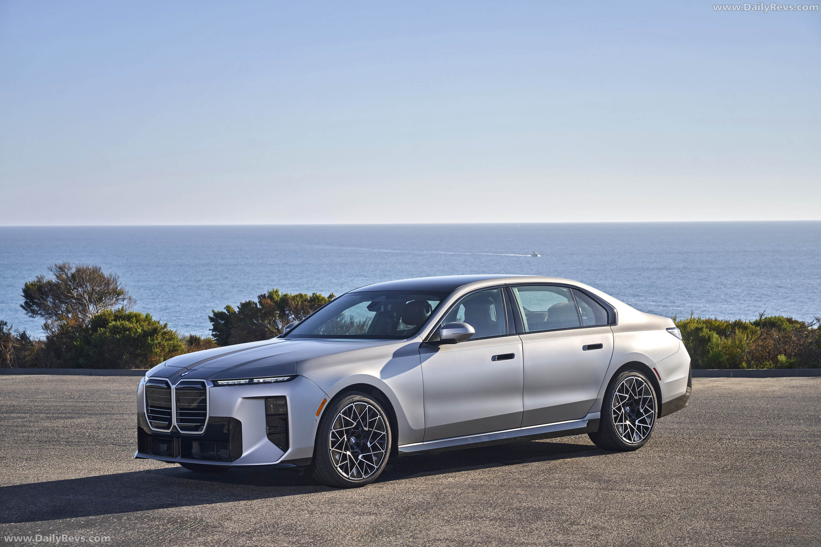 2027 BMW 740 xDrive M Sport Package G70 Front View