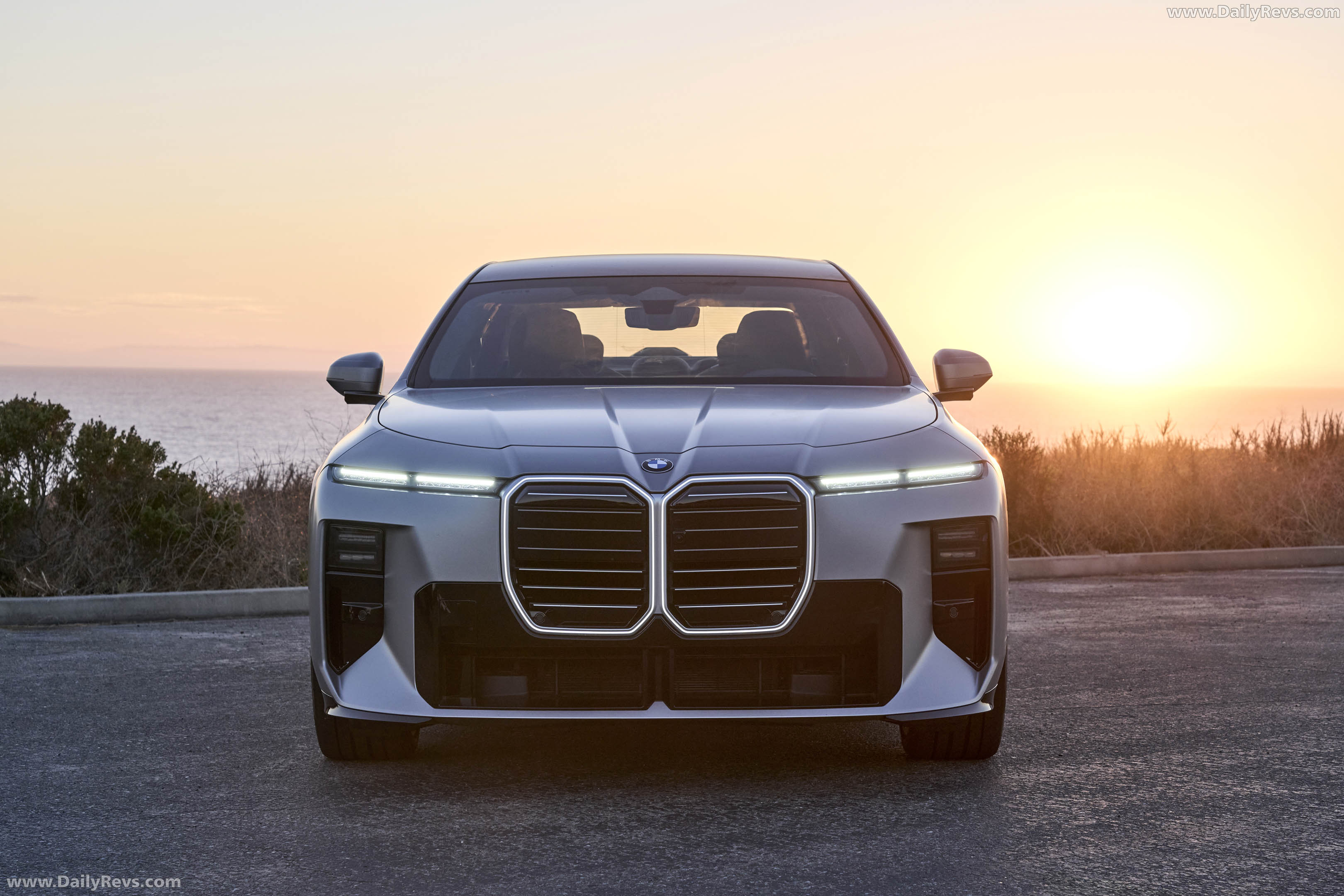 2027 BMW 740 xDrive M Sport Package G70 Front View