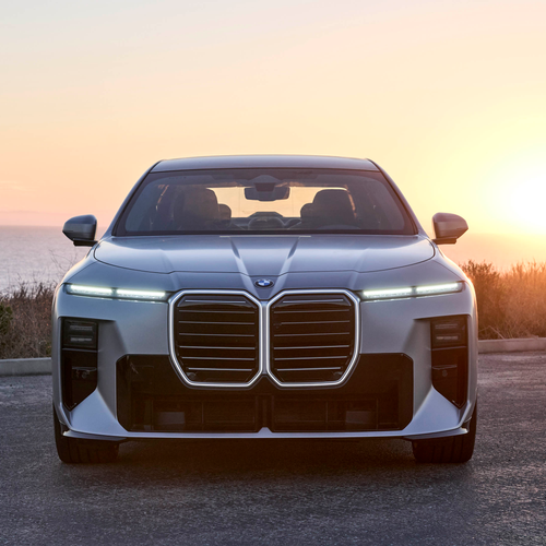 2027 BMW 740 xDrive M Sport Package G70 Front View
