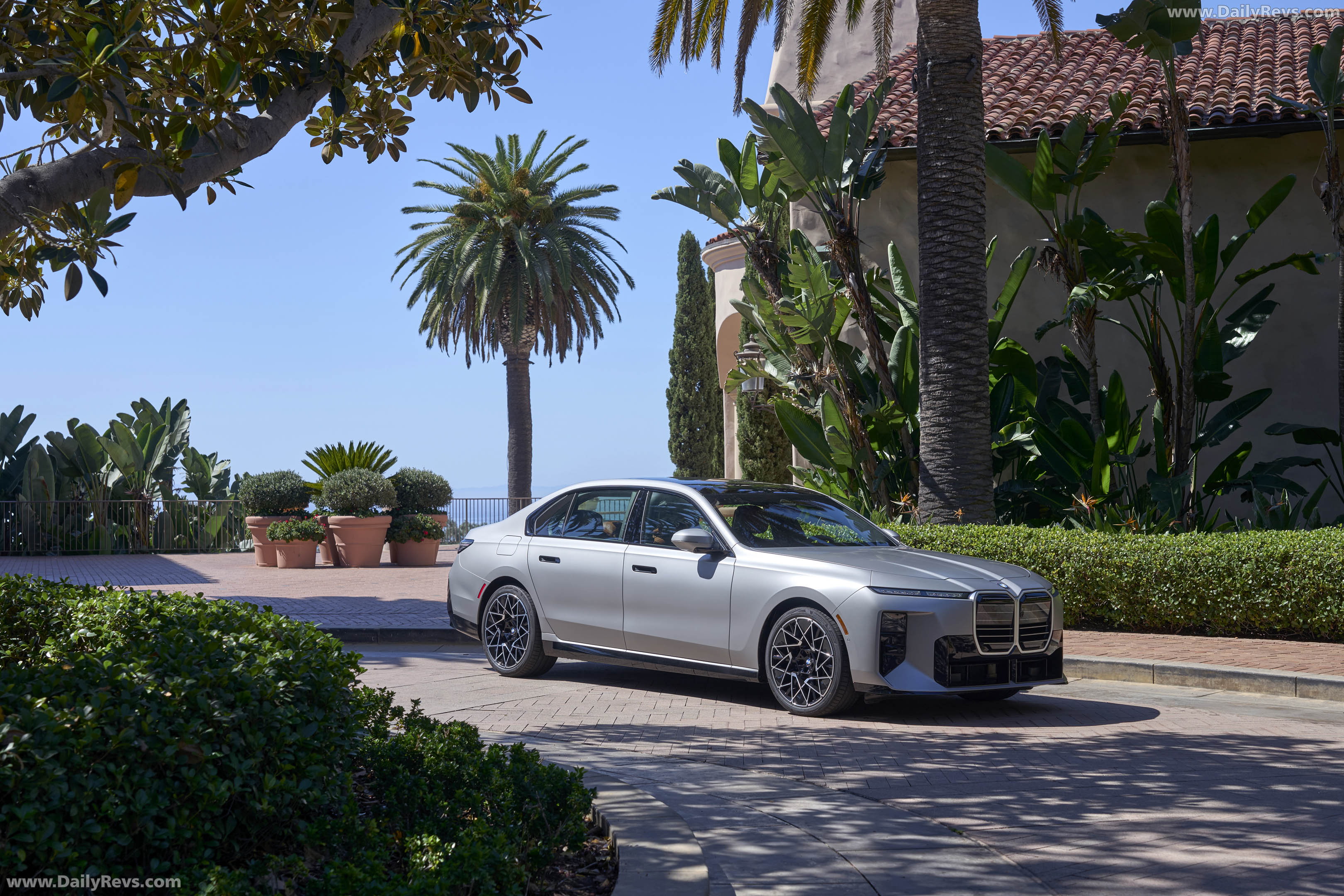 2027 BMW 740 xDrive M Sport Package G70 Front View