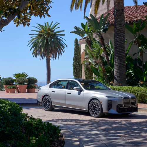 2027 BMW 740 xDrive M Sport Package G70 Front View