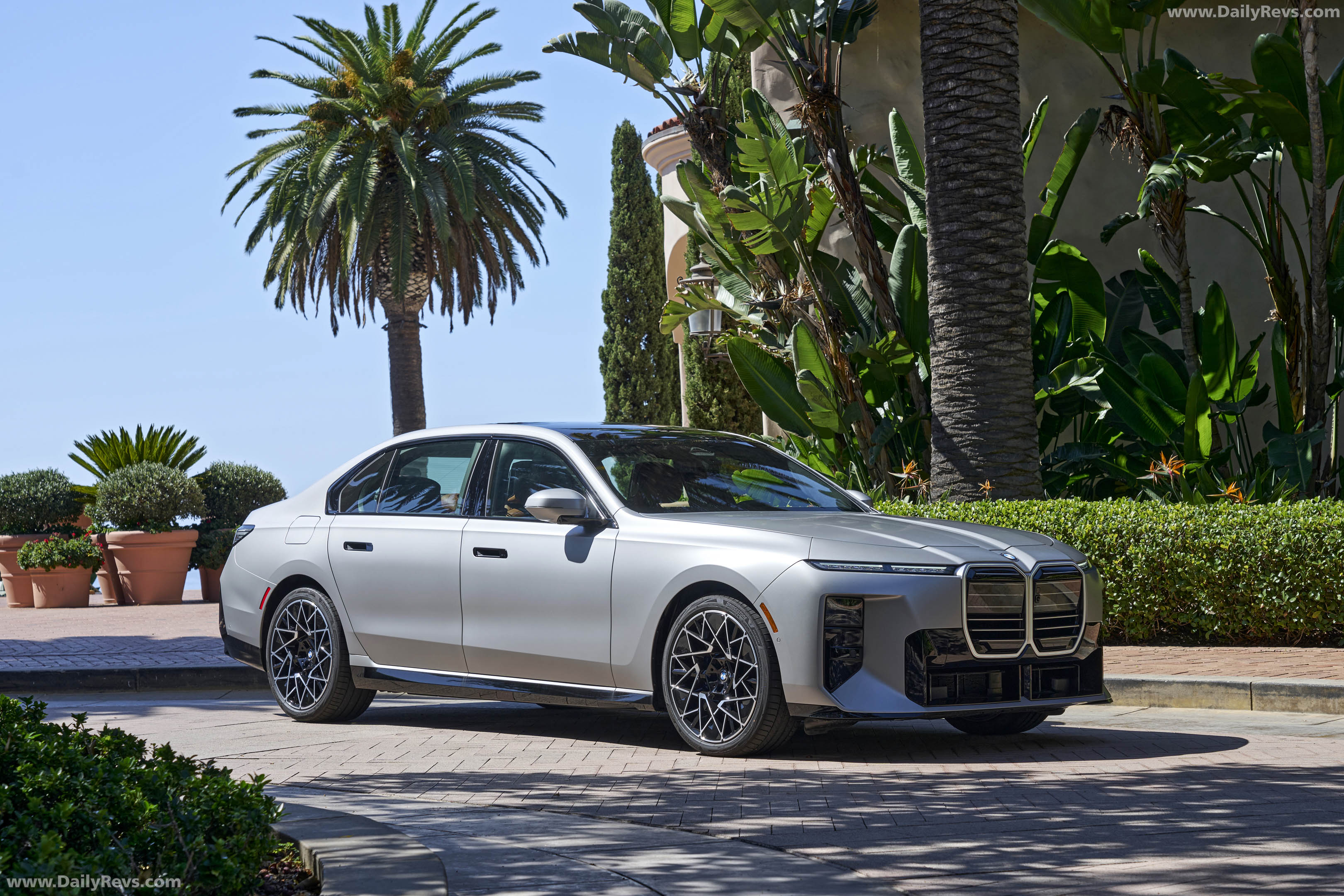 2027 BMW 740 xDrive M Sport Package G70 Front View