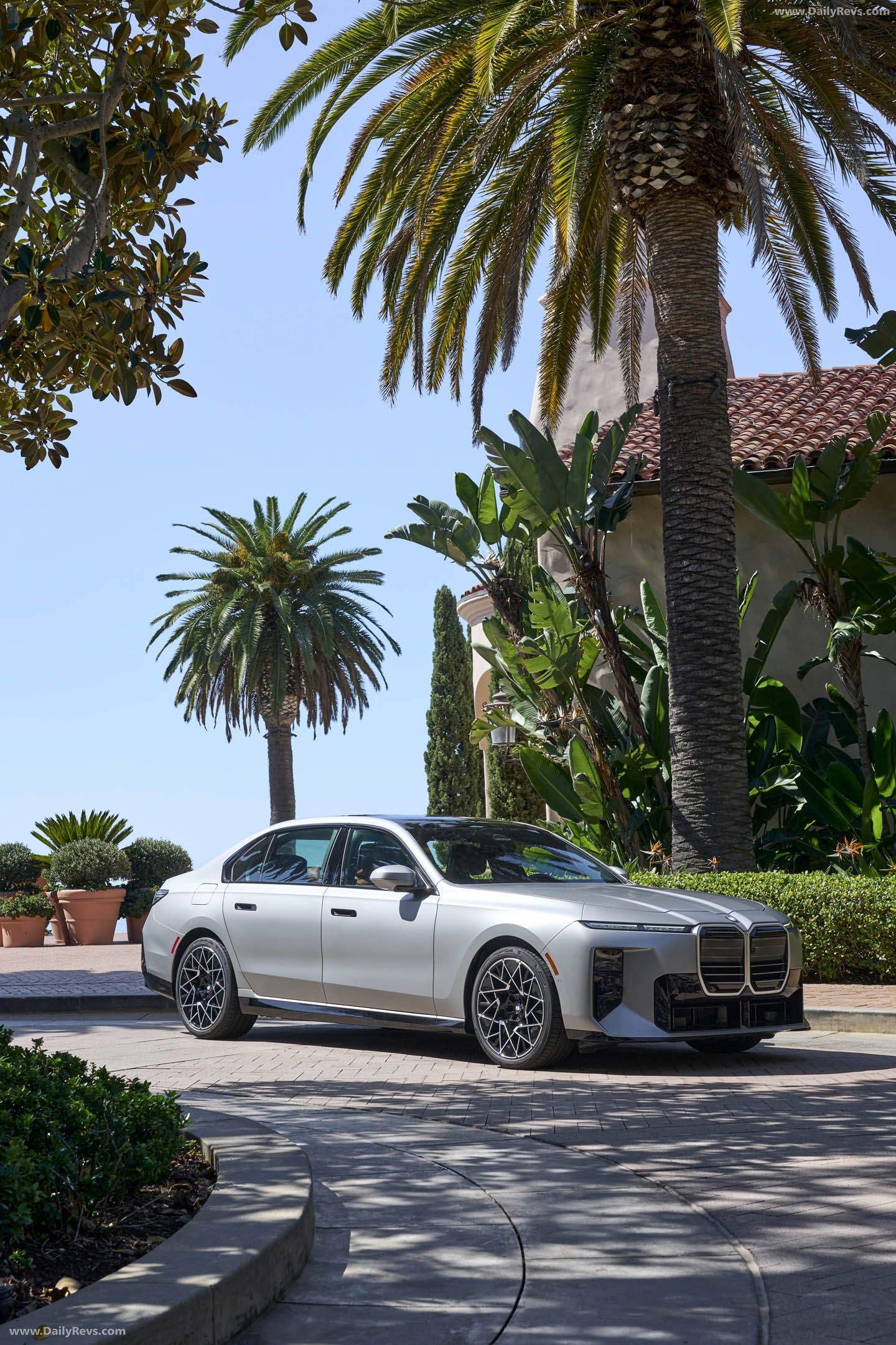 2027 BMW 740 xDrive M Sport Package G70 Front View
