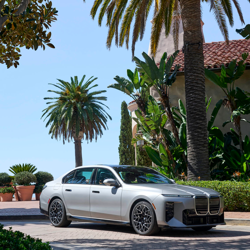 2027 BMW 740 xDrive M Sport Package G70 Front View