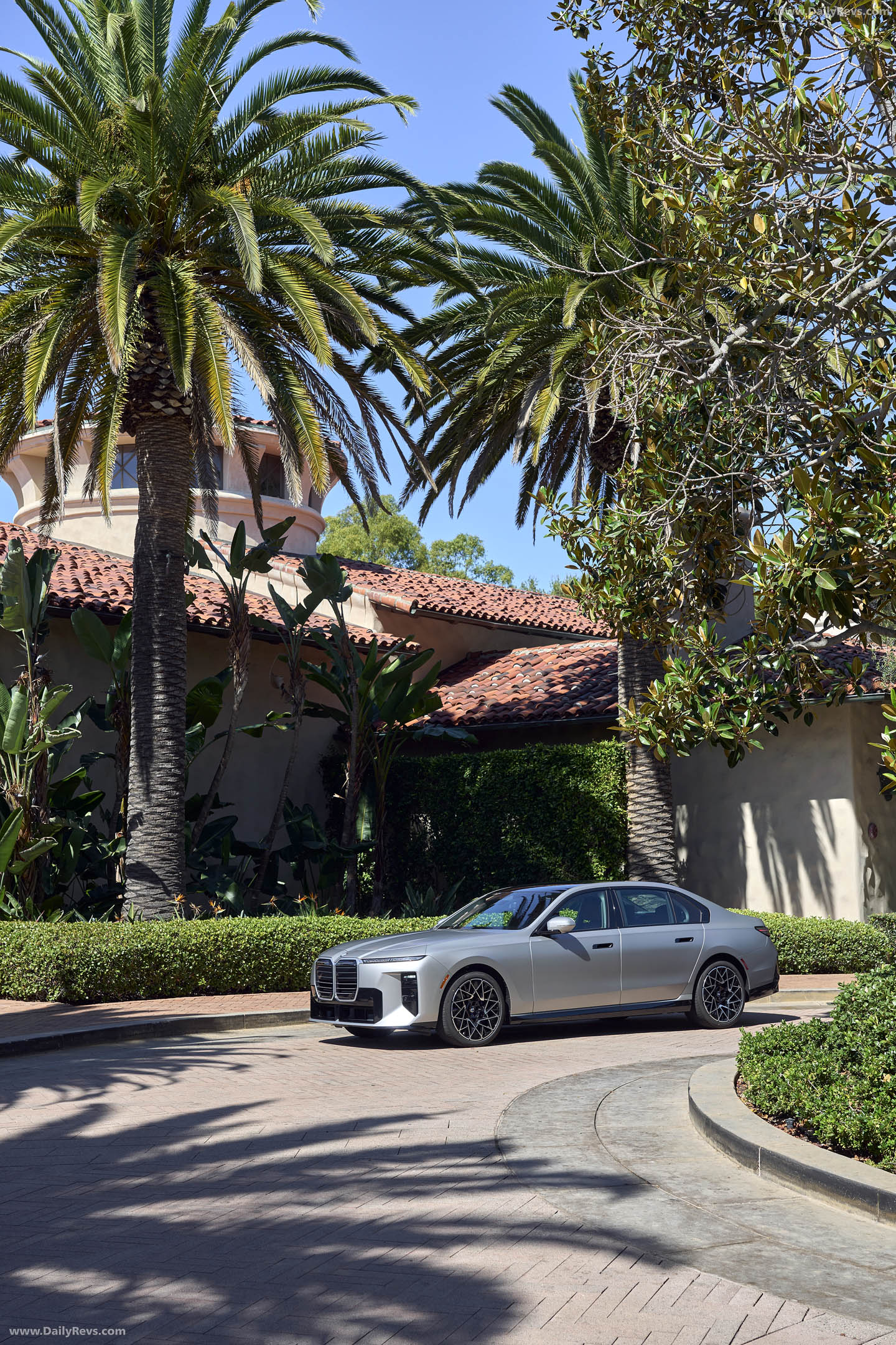 2027 BMW 740 xDrive M Sport Package G70 Front View