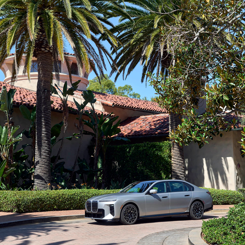 2027 BMW 740 xDrive M Sport Package G70 Front View
