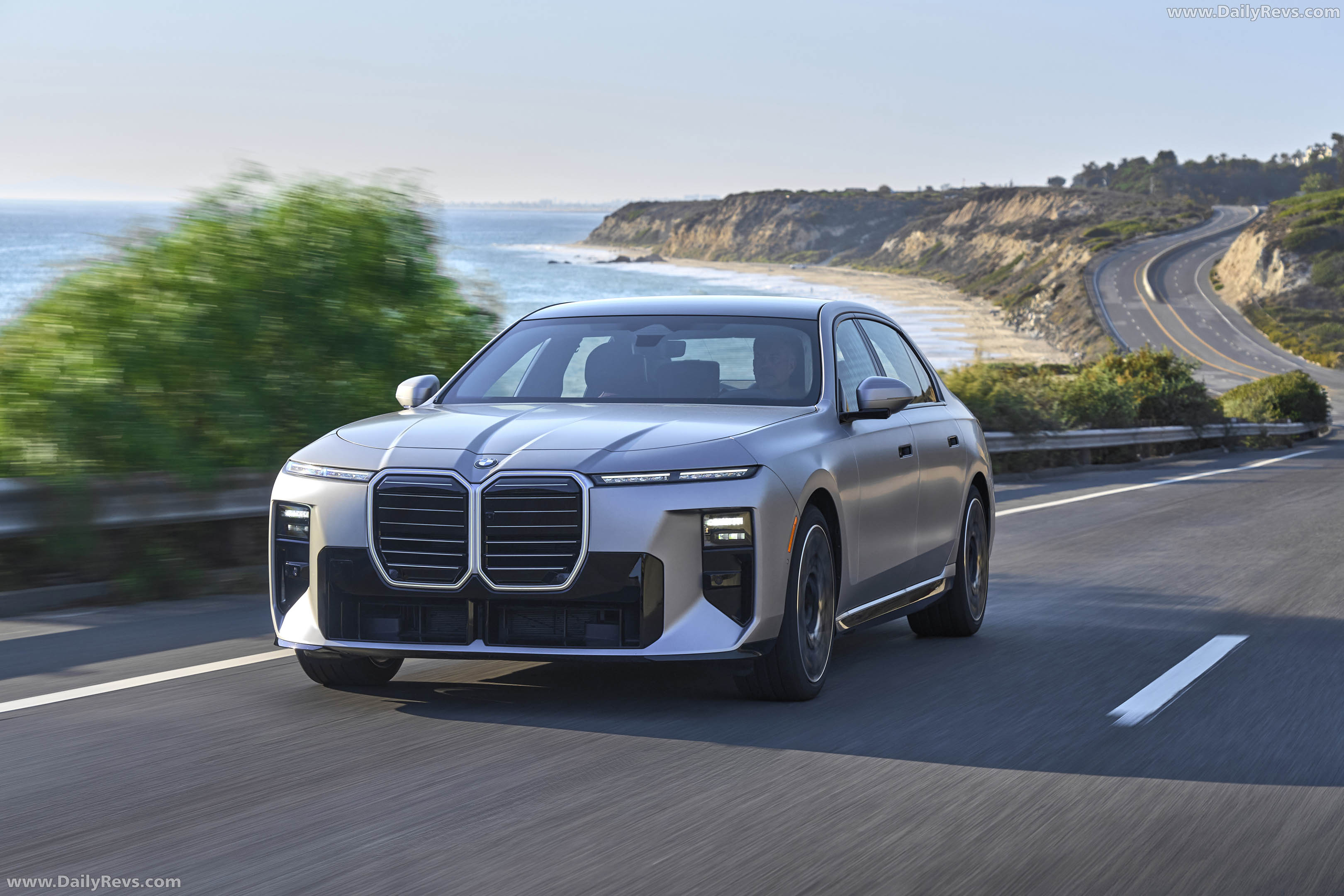 2027 BMW 740 xDrive M Sport Package G70 Front View