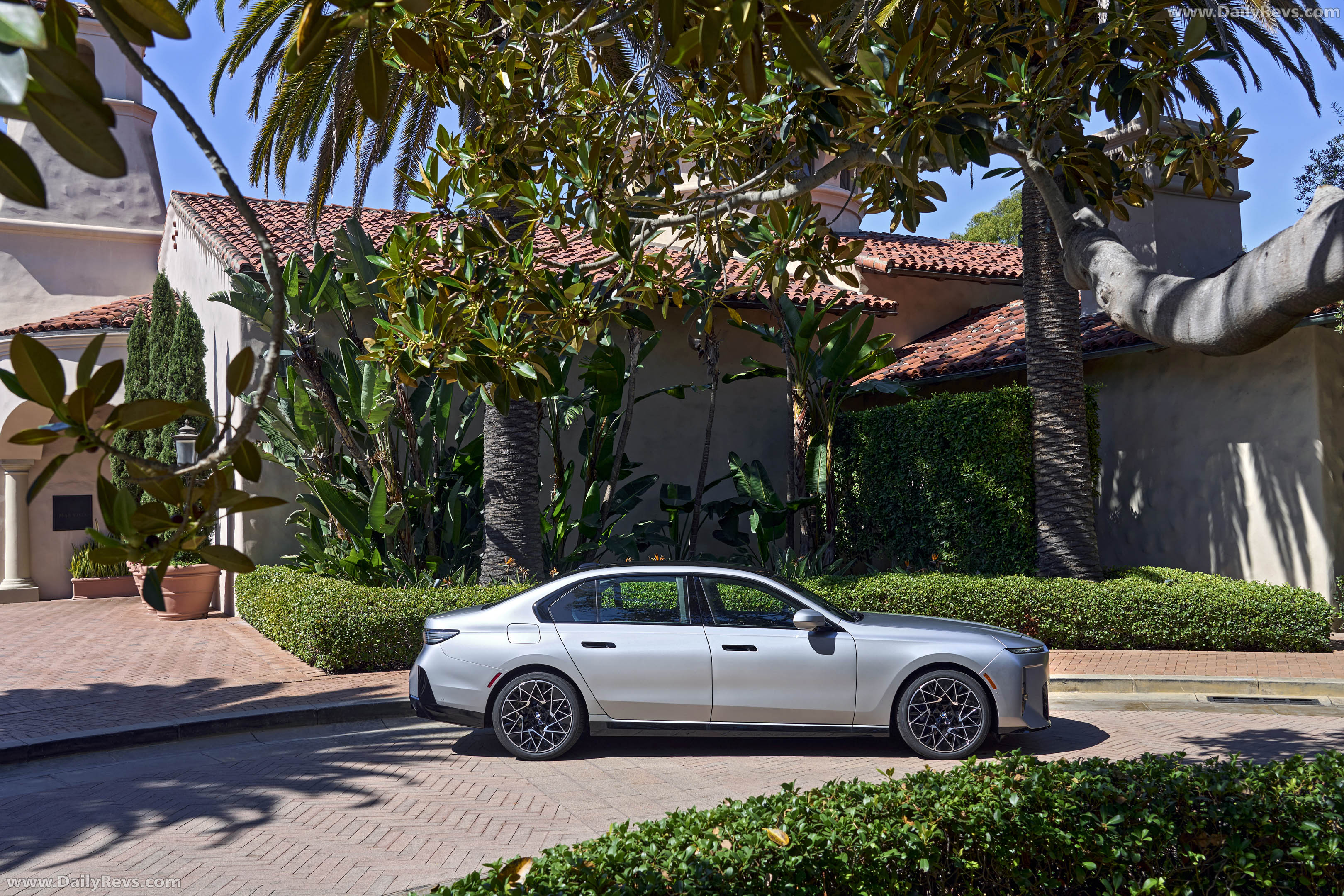 2027 BMW 740 xDrive M Sport Package G70 Side View