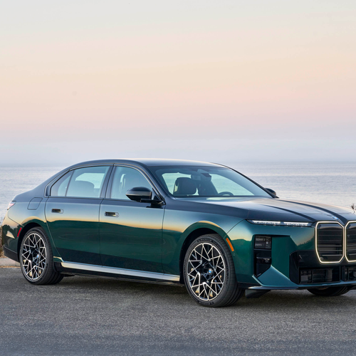 2027 BMW i7 60 xDrive M Sport Package Pro Front View