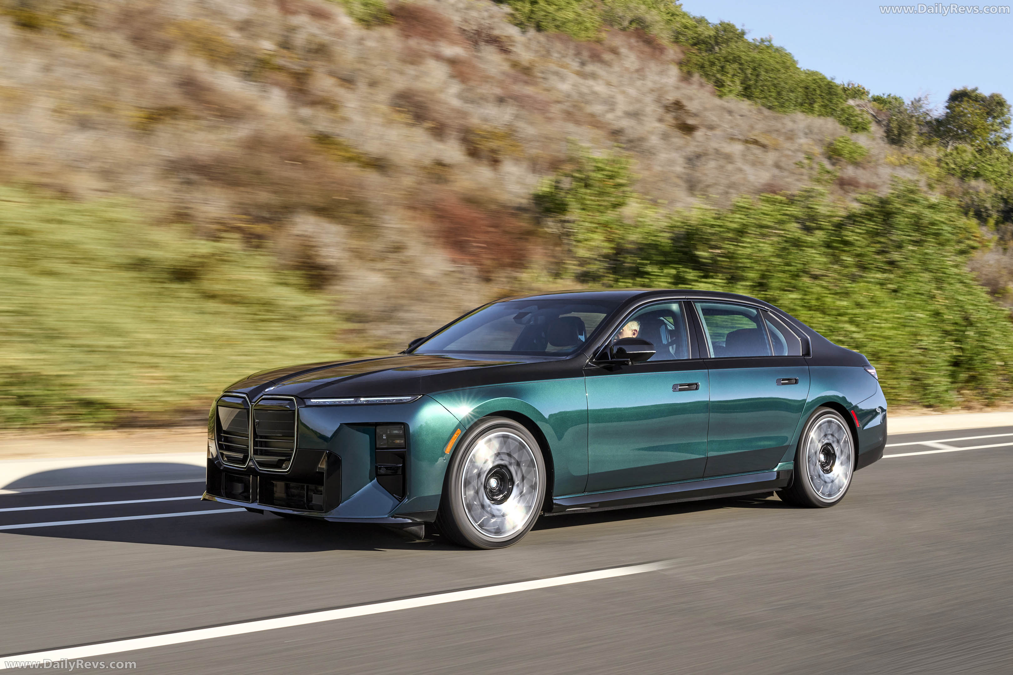 2027 BMW i7 60 xDrive M Sport Package Pro Front View