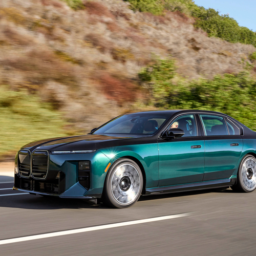 2027 BMW i7 60 xDrive M Sport Package Pro Front View