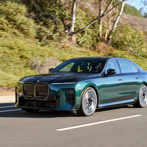 2027 BMW i7 60 xDrive M Sport Package Pro Front View
