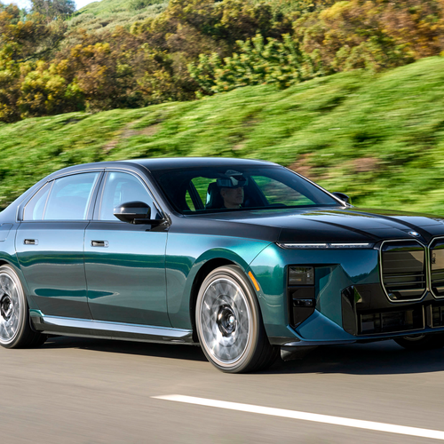 2027 BMW i7 60 xDrive M Sport Package Pro Front View