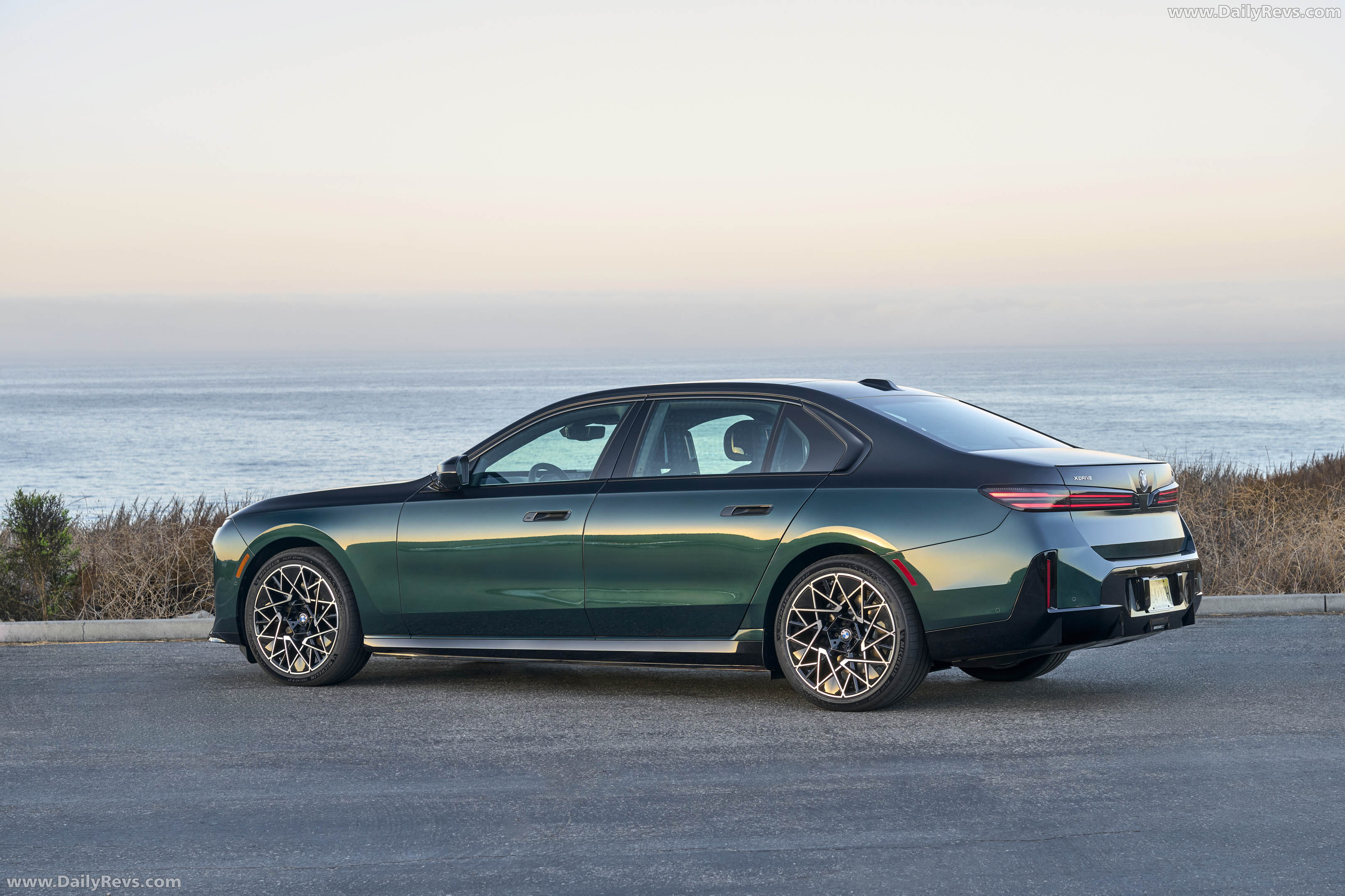 2027 BMW i7 60 xDrive M Sport Package Pro Rear View