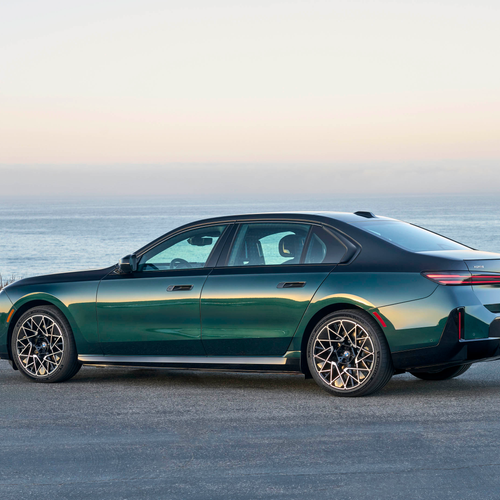 2027 BMW i7 60 xDrive M Sport Package Pro Rear View