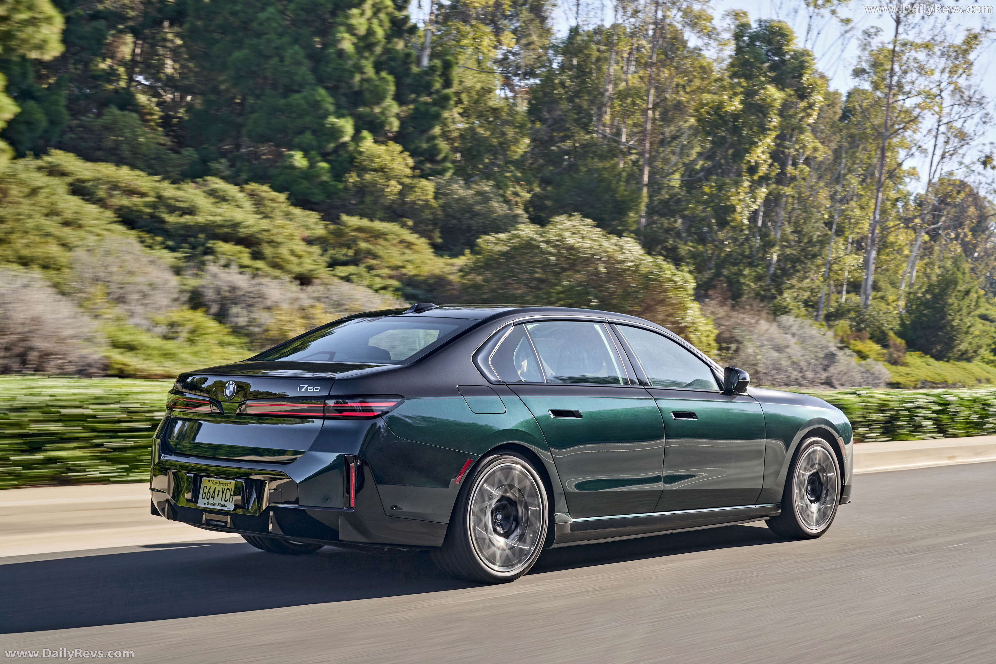 2027 BMW i7 60 xDrive M Sport Package Pro Rear View