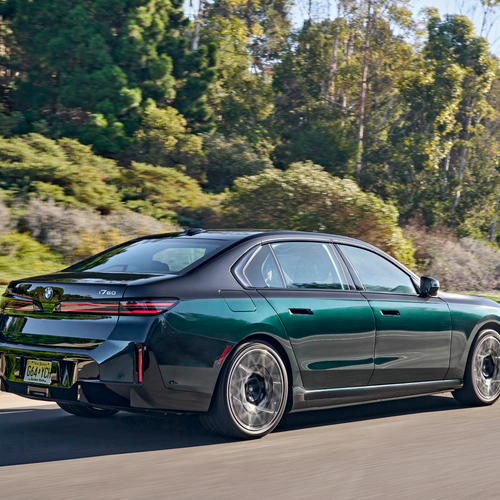 2027 BMW i7 60 xDrive M Sport Package Pro Rear View