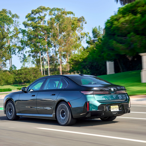 2027 BMW i7 60 xDrive M Sport Package Pro Rear View