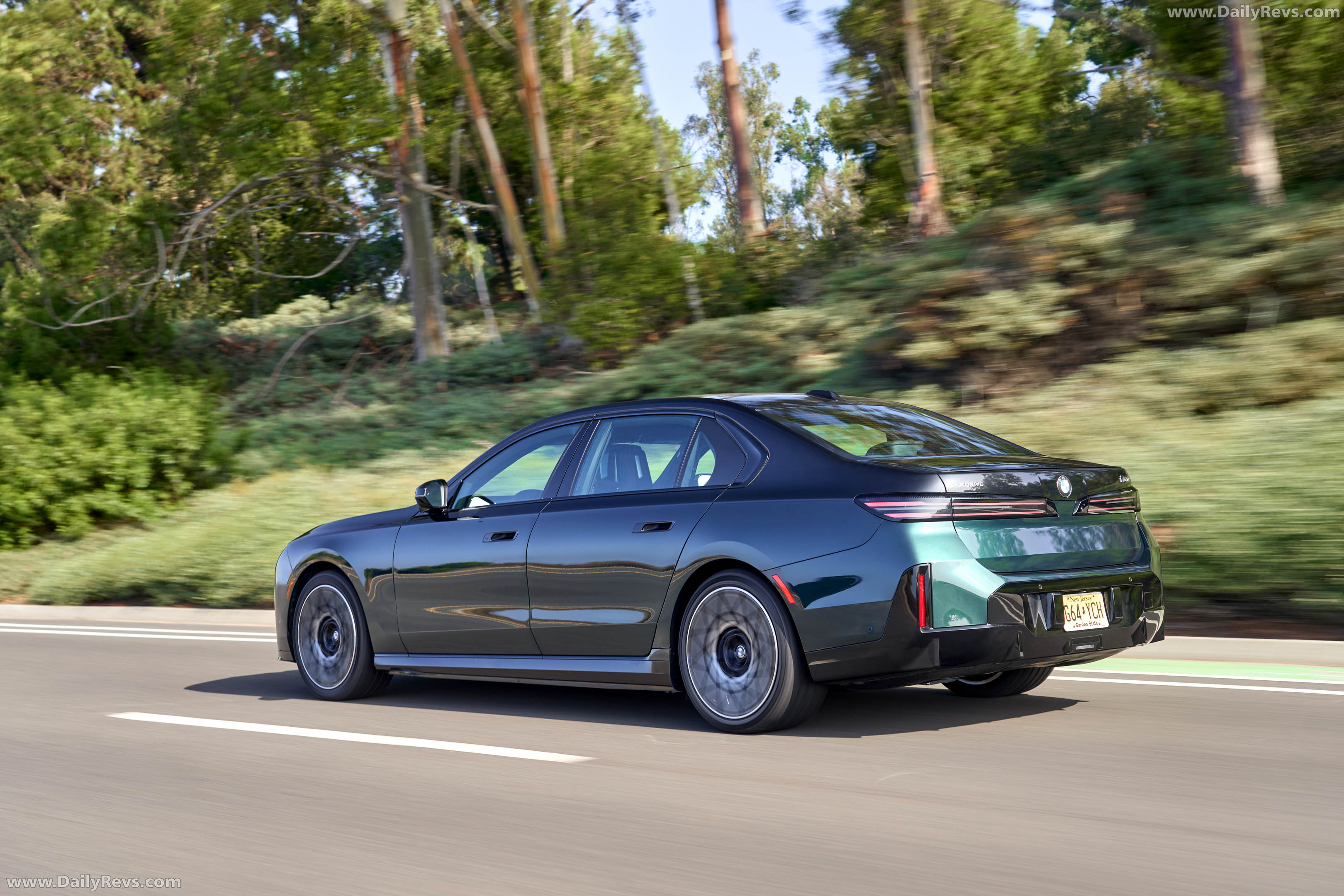 2027 BMW i7 60 xDrive M Sport Package Pro Rear View