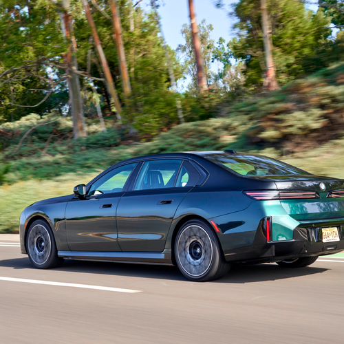 2027 BMW i7 60 xDrive M Sport Package Pro Rear View