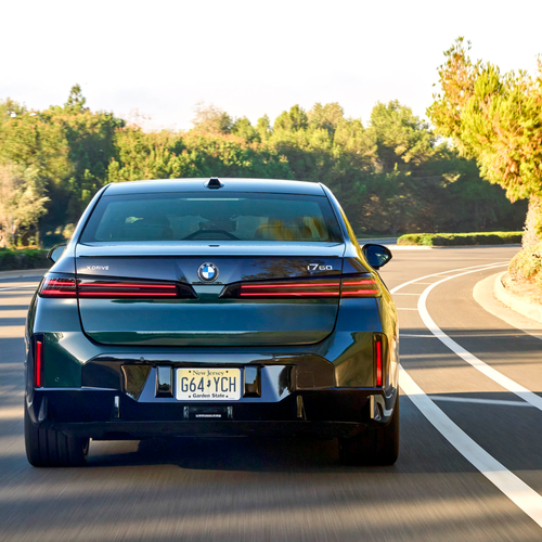 2027 BMW i7 60 xDrive M Sport Package Pro Rear View
