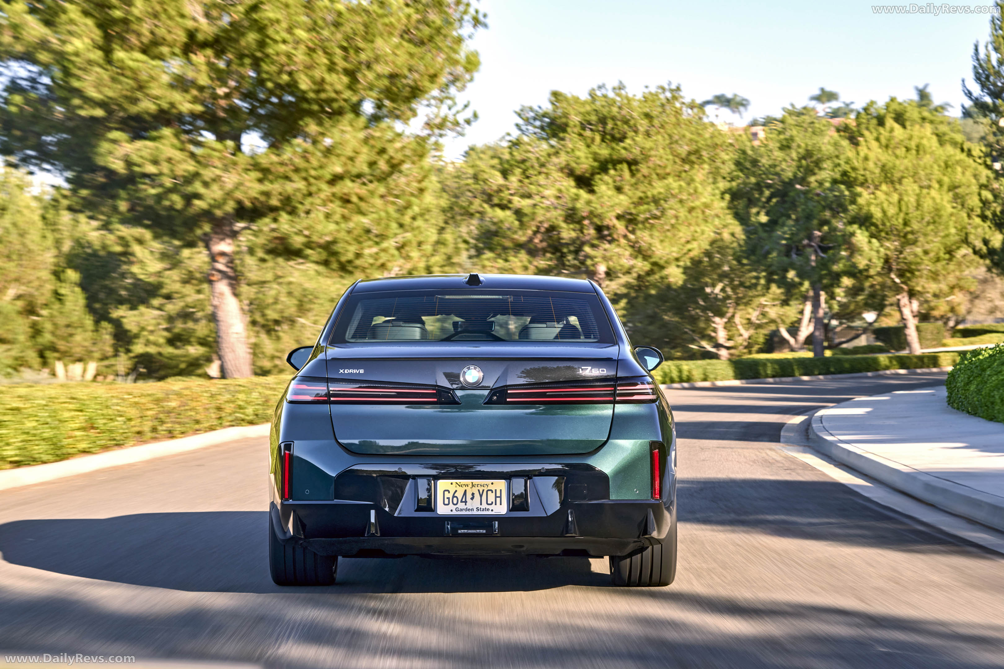 2027 BMW i7 60 xDrive M Sport Package Pro Rear View