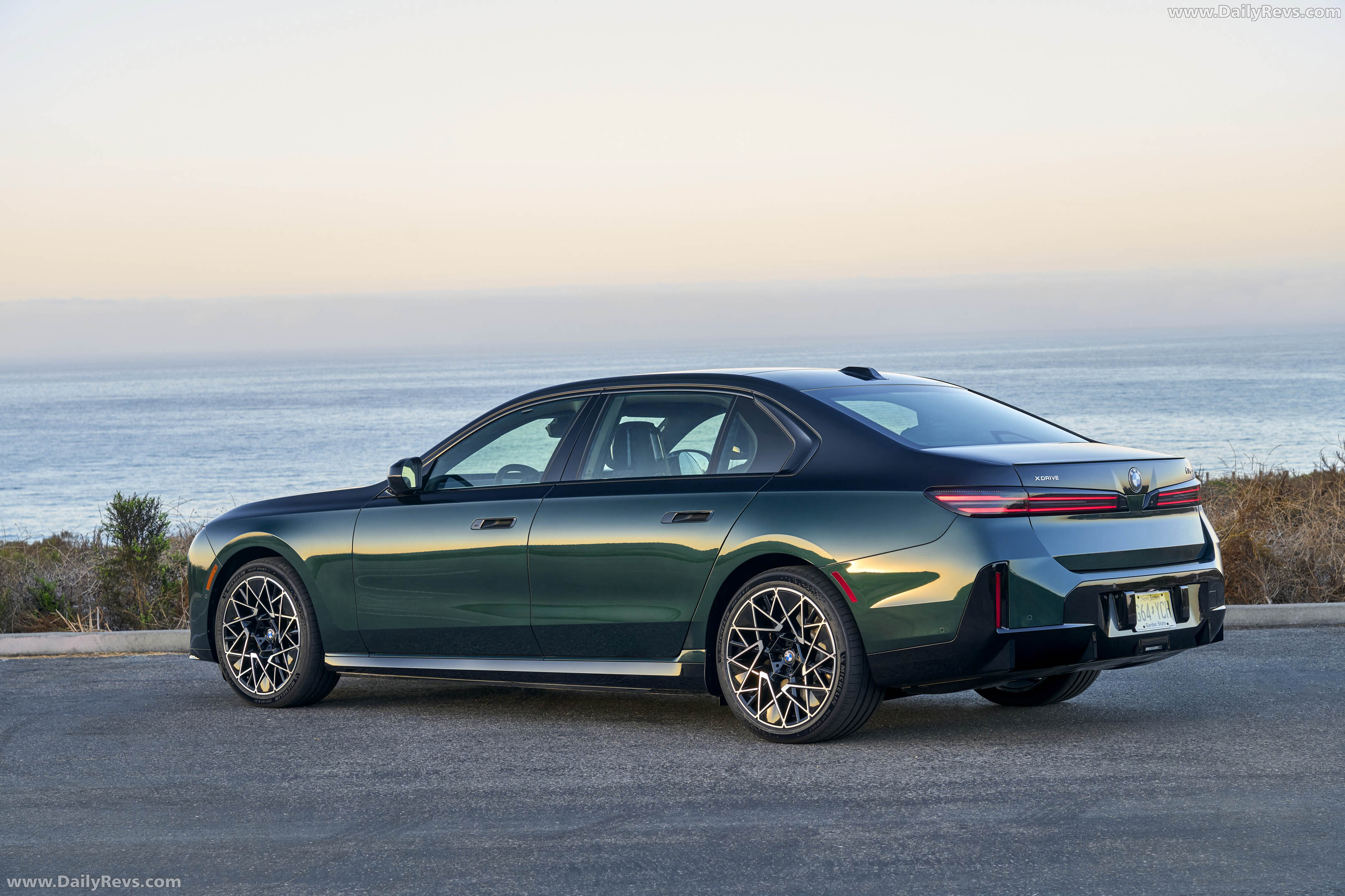 2027 BMW i7 60 xDrive M Sport Package Pro Rear View
