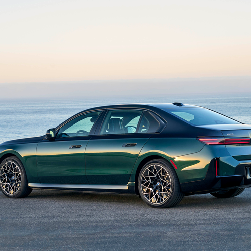 2027 BMW i7 60 xDrive M Sport Package Pro Rear View