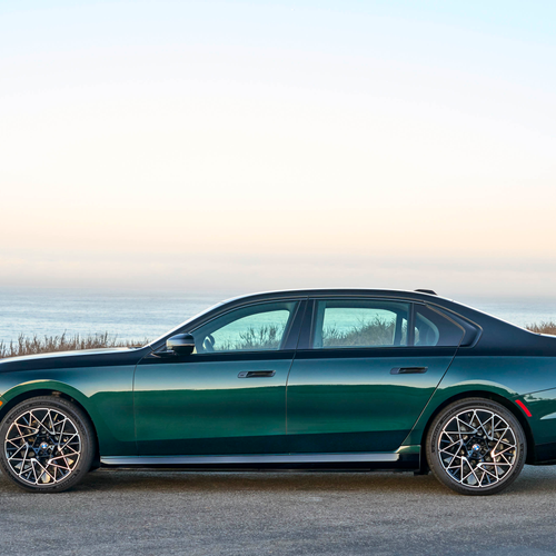 2027 BMW i7 60 xDrive M Sport Package Pro Side View